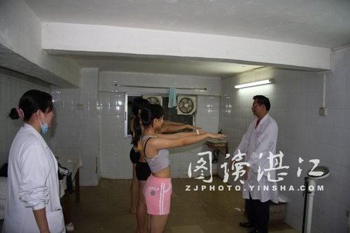 外科检查标准不一 高考体检需脱成“三点式”