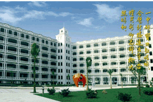 广东省佛山市第一中学位于佛山市汾江之滨,是广东省首批
