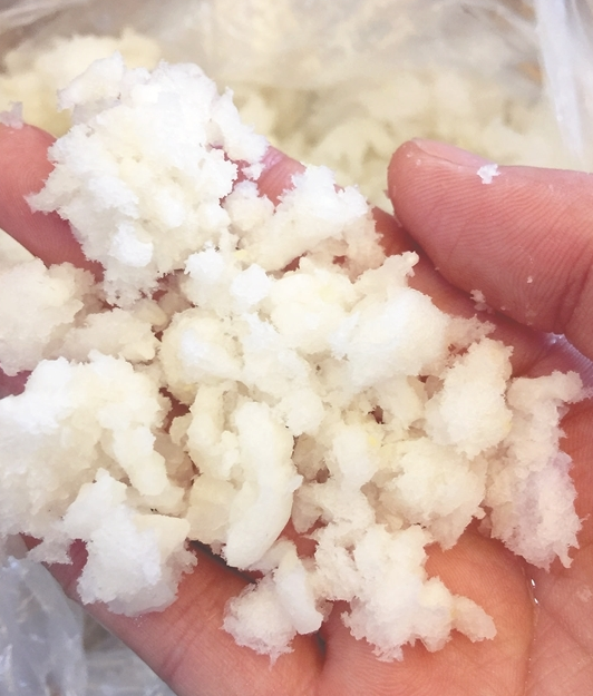 稀饭冷冻成海绵状是假大米? 专业人士:正常的物理现象
